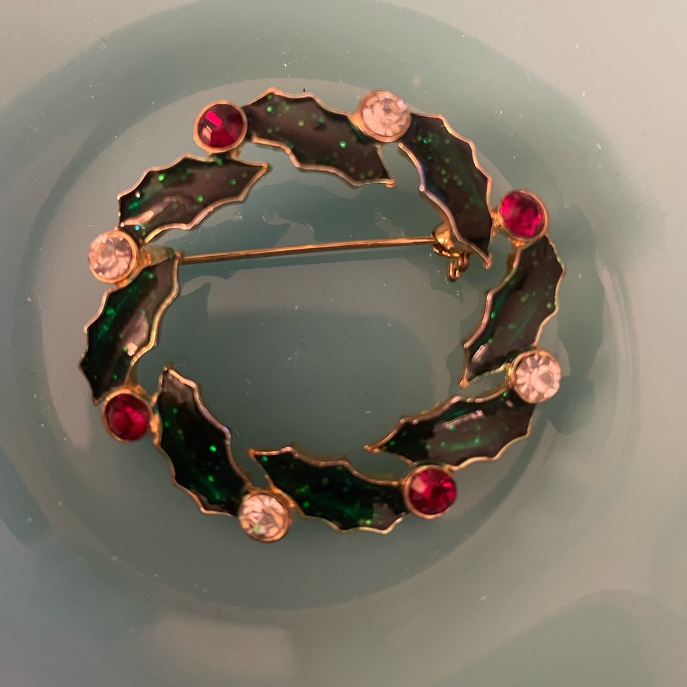 Wreath Pin